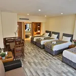Cumbali Plaza Отель 3*