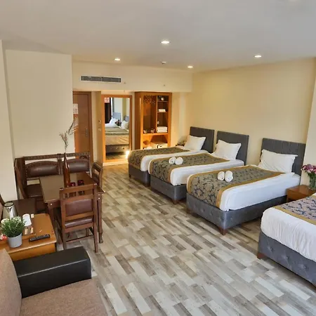 Cumbali Plaza Hotel 3*