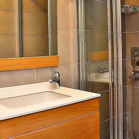Cumbali Plaza Szálloda 3*