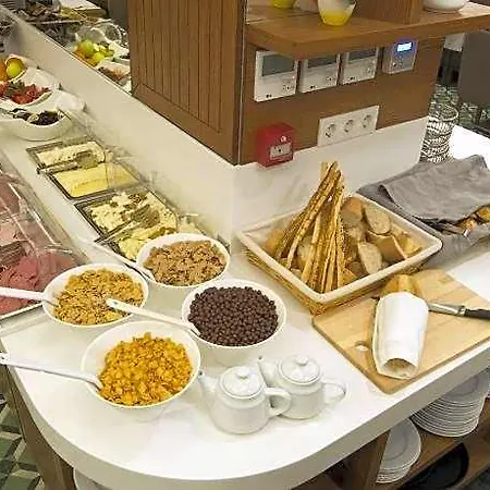 Cumbali Plaza Szálloda 3*