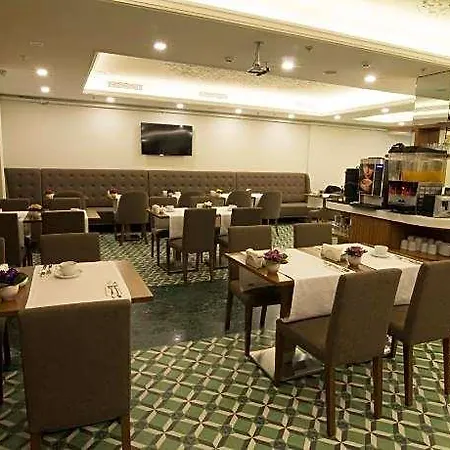 Cumbali Plaza Szálloda