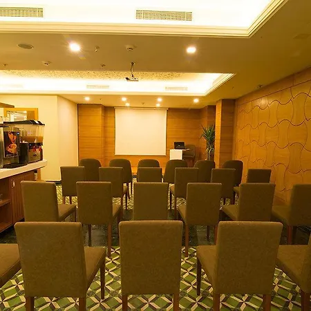 Cumbali Plaza Hotell 3*