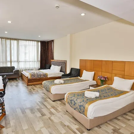 Ξενοδοχείο Cumbali Plaza 3*